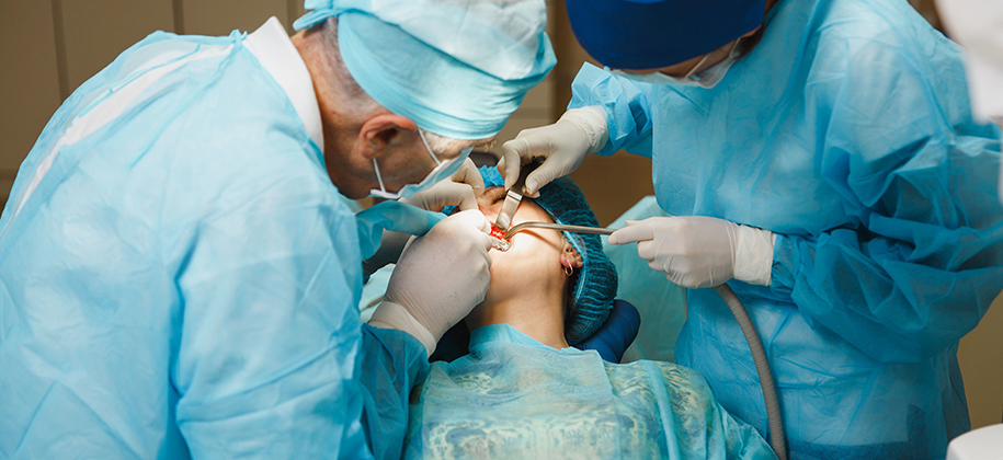 博愛牙科醫務團隊井然有序通力配合完成一項高質量嘅種植修復手術,保障安全、效率與效果。